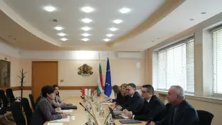 Потенциалът за развитие на икономическите отношения обсъдиха министър Дилов и посланикът на Индонезия у нас