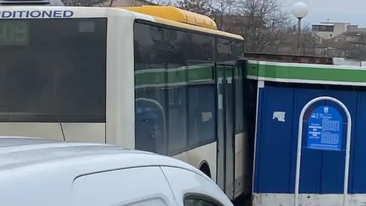 Ужас на автобусна спирка край Варна