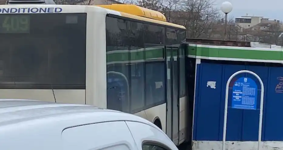 Ужас на автобусна спирка край Варна