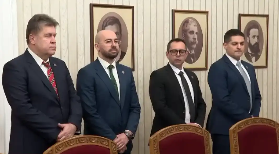 Срам! Какво се крие зад комплексарската атака на Радостин Василев срещу президента Йотова!
