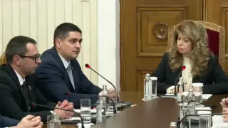 Срам! Какво се крие зад комплексарската атака на Радостин Василев срещу президента Йотова!