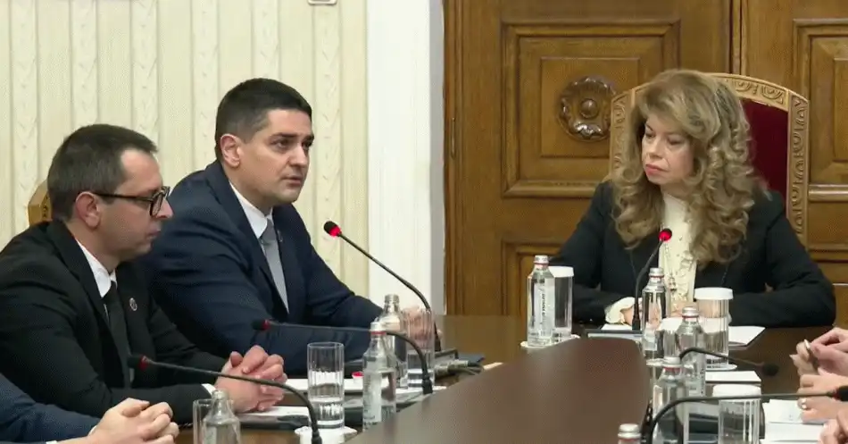Срам! Какво се крие зад комплексарската атака на Радостин Василев срещу президента Йотова!