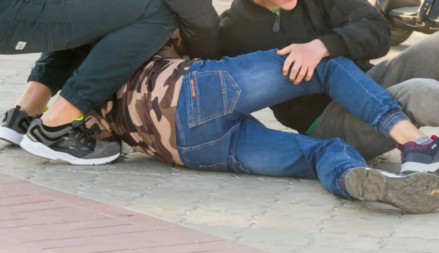 Брутален побой над 16-г. момче в Смолян, бори се за живота си