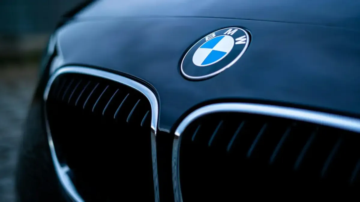 BMW представи най-достъпния си електрически седан