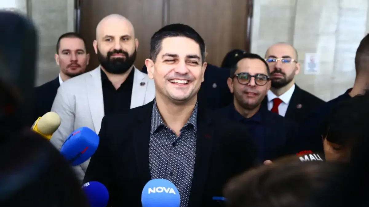 Отговориха на Радостин Василев за твърденията му за купен вот от ПБ: Не може да губи