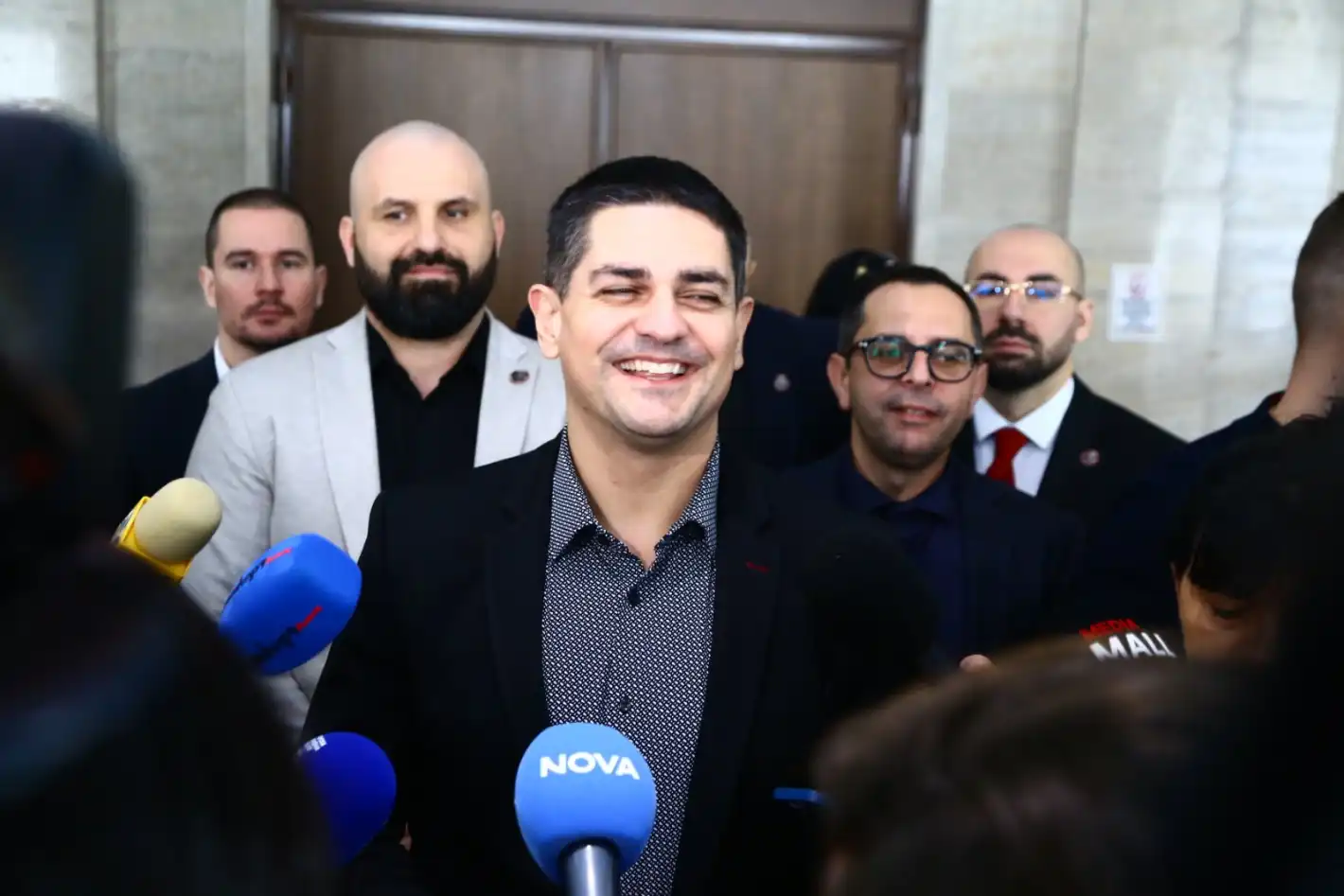 Отговориха на Радостин Василев за твърденията му за купен вот от ПБ: Не може да губи