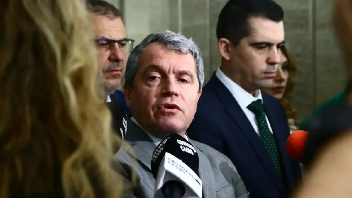 Тошко Йорданов: Машинният софтуер е уязвим, гласувайте на хартия