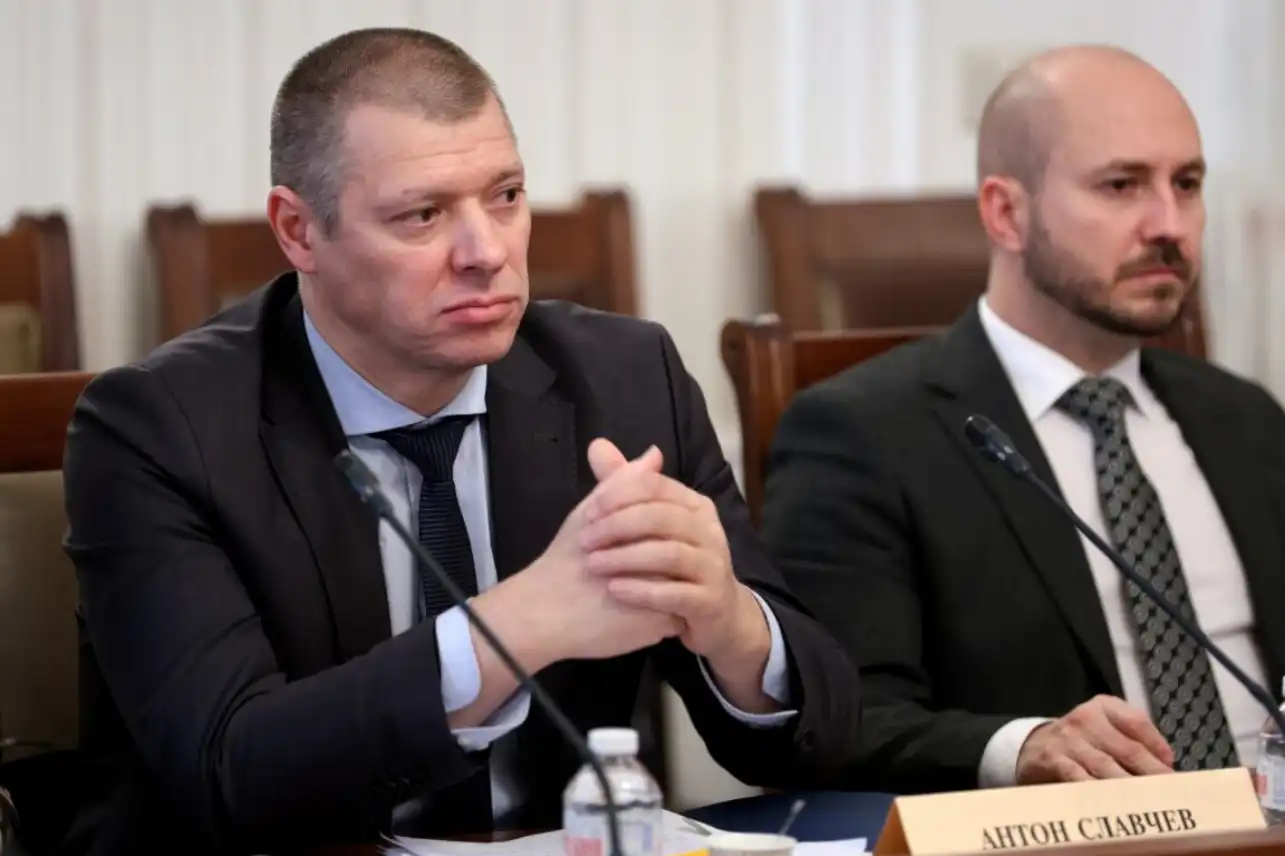 Извънредно! Ключова оставка по високите етажи на страната!