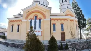 Наливат милиони в Кремиковския манастир