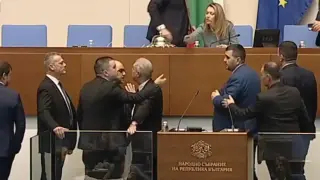 Жесток скандал в парламента заради "Петрохан", чуха се потресаващи думи и обиди БЛИЦ Live 18+