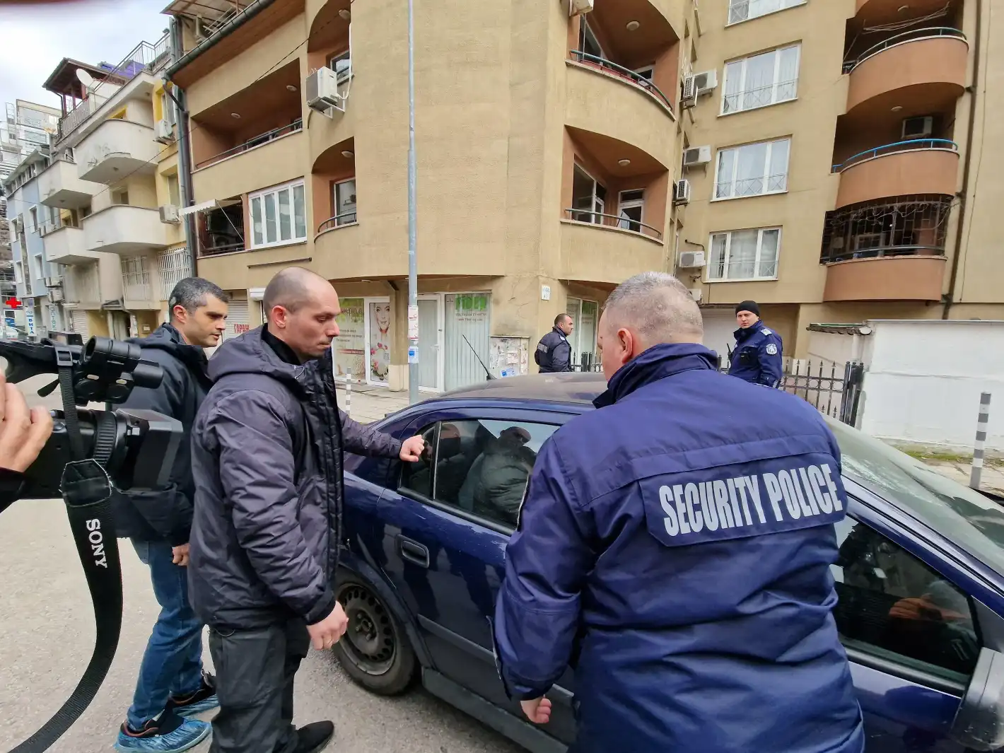 Майката на убиеца от "Подуяне" е спасена, дъщеря му се бори за живота си