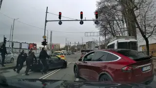 Жандармерия в акция на оживено кръстовище в Пловдив, мрежата пламна Снимка