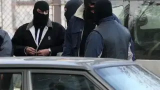 Съмнителен инцидент в София: Как да реагираме, ако цивилни полицаи почукат на прозореца ни