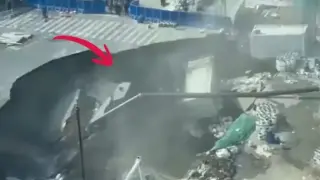 Земята се отвори в Китай и погълна голяма улица за секунди