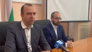 Апартамент, пълен с пачки, и архитектурата на мълчанието
