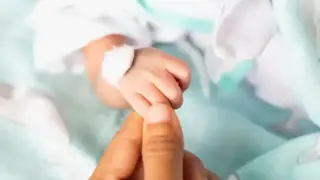 Опасен вирус плъзна масово в Гърция, бебе е в реанимация