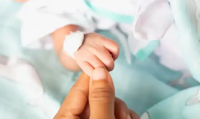 Опасен вирус плъзна масово в Гърция, бебе е в реанимация