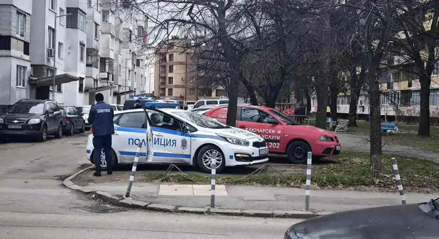 Зловеща находка на детска площадка в София: Откриха изхвърлено сред отпадъци бебе Снимки