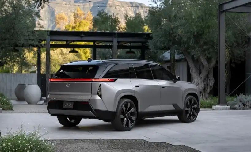 Изменен до неузнаваемост: Показаха новия Toyota Highlander Снимки