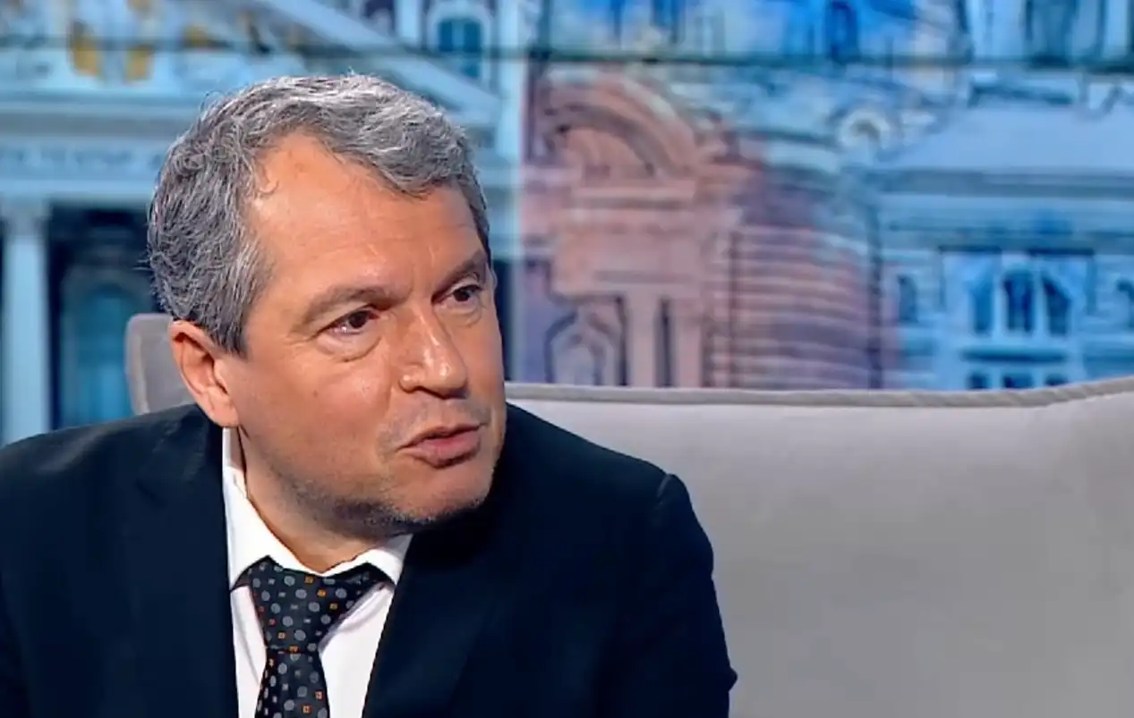 Тошко Йорданов побесня в ефир: Пил ли е чай Андрей Гюров на "Петрохан"? Или е НПО, или ПП-ДБ, щом говорим за това