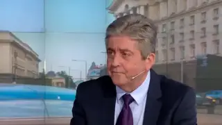 Първанов със залп по Радев