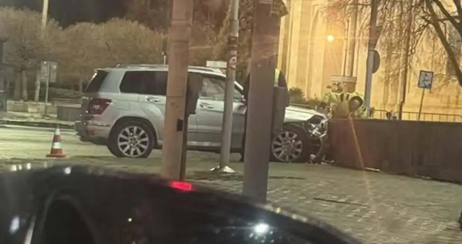 Баровски джип взе на таран голям храм във Варна