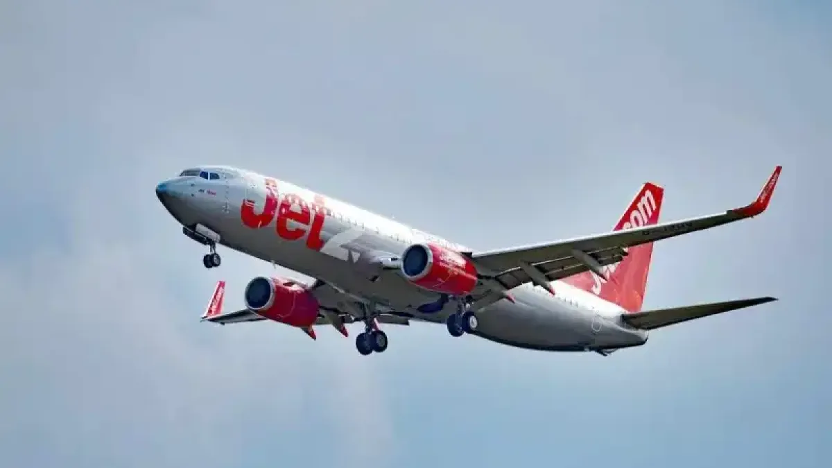 Масов бой свали аварийно самолет на Jet2