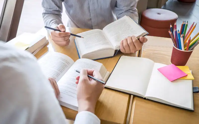 Нов шок за родителите: Частните уроци скочиха със...