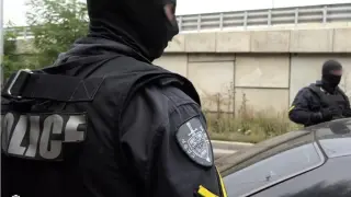 Масирана полицейска операция на СДВР в Бистрица, ето какво се случва