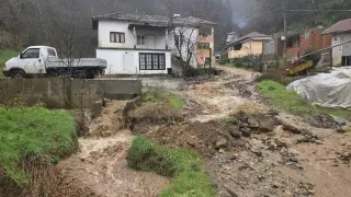 Циклон носи сериозни валежи във вторник, има опасност в 12 области Карта