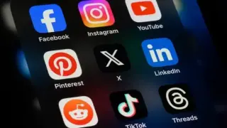 Нов срив в социалните мрежи, засегна целия свят