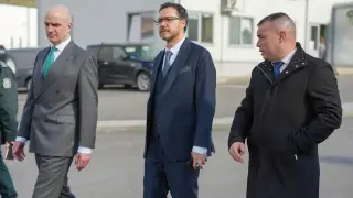 Митов и шефът на Гранична полиция заведоха британския посланик на Калотина, ето защо Снимки