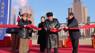 Ким Чен-ун откри нов жилищен комплекс за семействата на загинали в Украйна войници Снимки