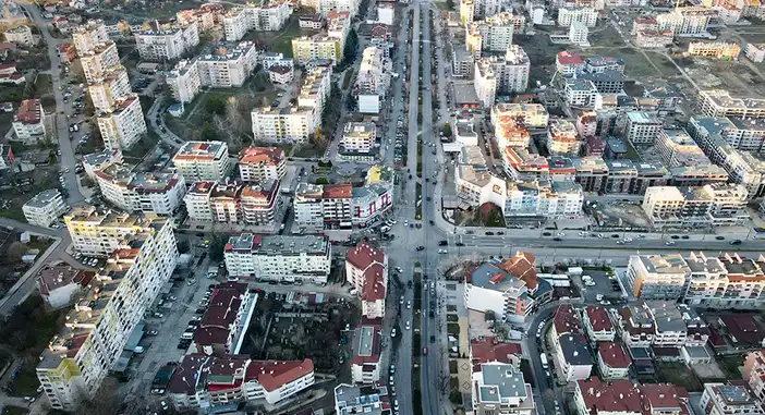 Близо 200 бона в евро за 3 стаи във „Възрожденци“! После – влизат майсторите…