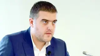 Топикономистът Любослав Костов се видя в чудо, превърна се в пъдар, за да спаси вечерята си, и тръгна да лови по улиците на София куриер