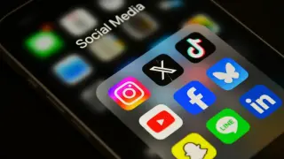 Разследват X, Meta и TikTok за AI материали със сексуално малтретиране на деца 18+