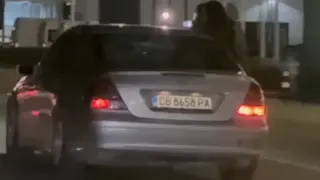 Момичета подпалиха мрежата с опасна изцепка в нощна София