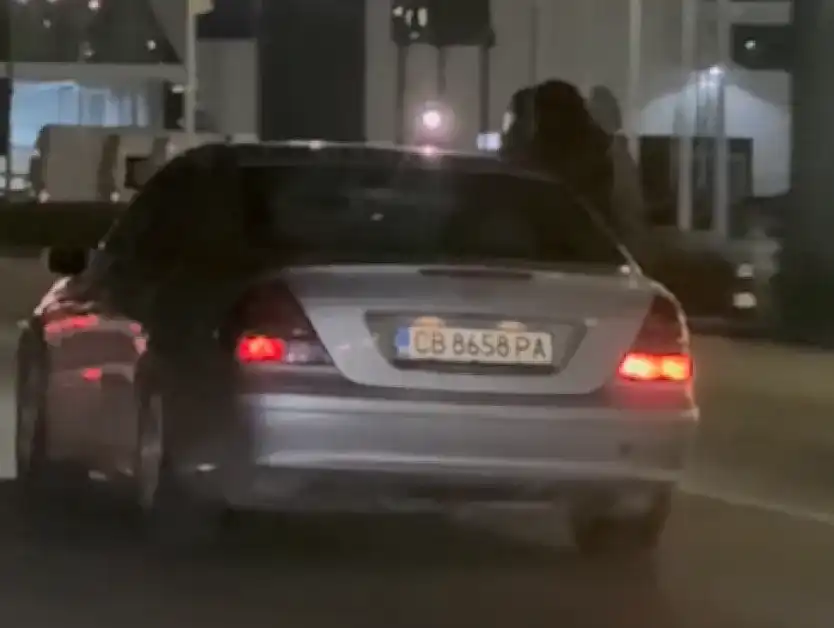 Момичета подпалиха мрежата с опасна изцепка в нощна София