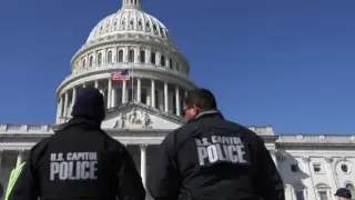 Арестуваха въоръжен мъж, тичащ към сградата на Конгреса на САЩ
