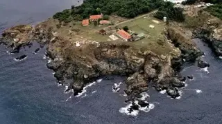 Риболовен кораб изчезна край Маслен нос, трима души се издирват