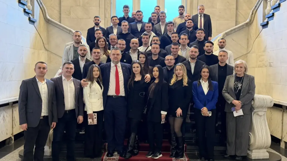 Делян Пеевски се срещна с младежи от София
