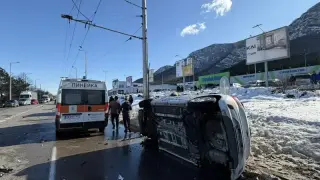 Свиреп сблъсък във Враца, бус е смазан между джип и камион Снимки