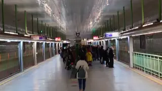 Проблем в метрото в час пик, влаковете спряха