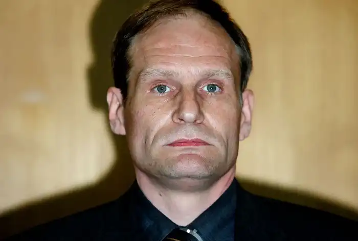 Ужасяващ случай на канибализъм: Чудовището Армин подмамил мъж в апартамента си през социалните мрежи, убил го и го изял