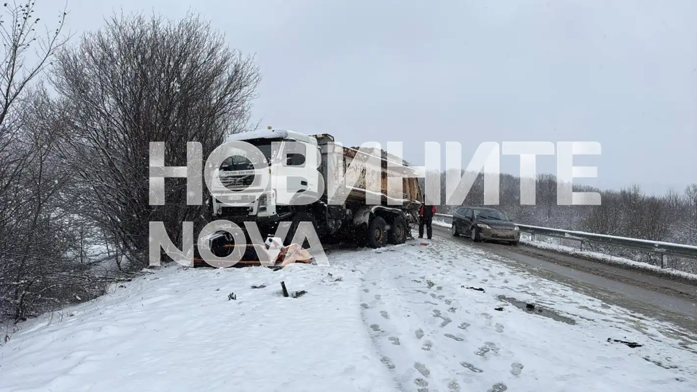 Катастрофа: Снегорин и кола се забиха челно край Ново село