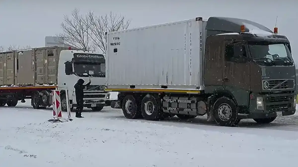 Камион от конвой на американската армия закъса на Дунава