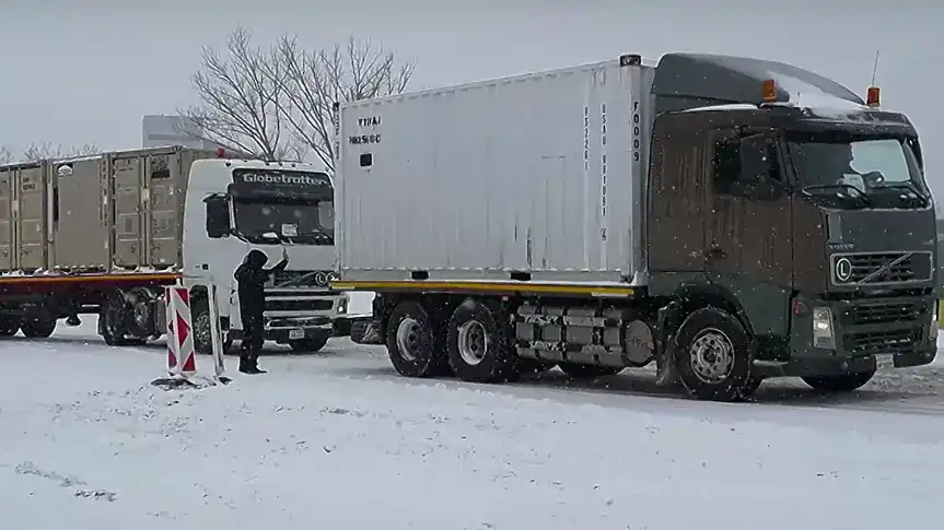 Камион от конвой на американската армия закъса на Дунава