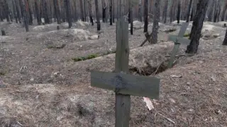 Трупове, увити в килими и найлони - ужасът на масов гроб, открит на километри от фронта в Украйна 18+