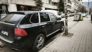 Накълцаха и четирите обувки на луксозен джип в луксозен квартал на София