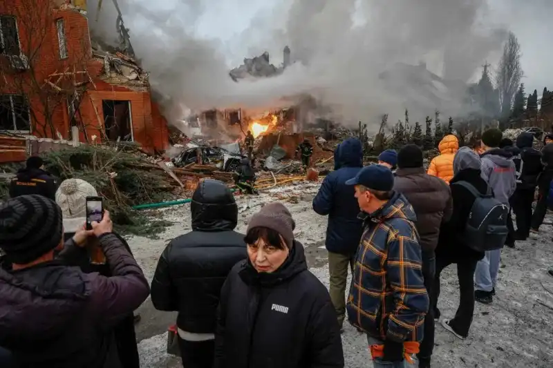 Масирана атака над Украйна: близо 300 дрона и 50 ракети удариха няколко области